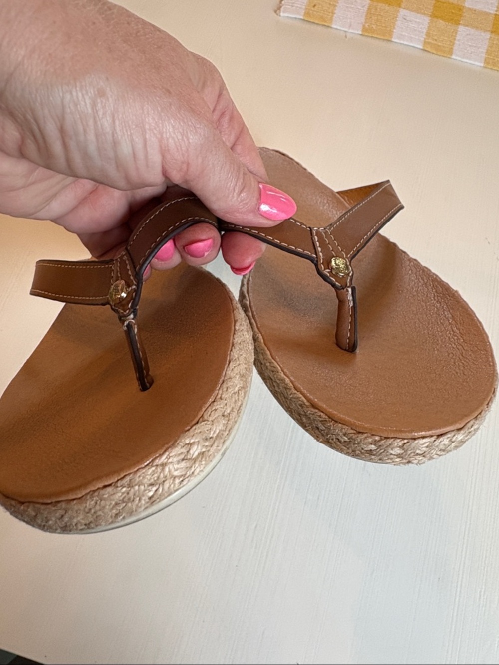 Tommy Bahama Thomas Brown Leather Thong Sandals - Picture 4 of 6